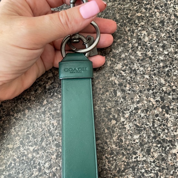 Beautiful Coach leather keychain only worn once. Grab it ladies for the holidays - Picture 4 of 5